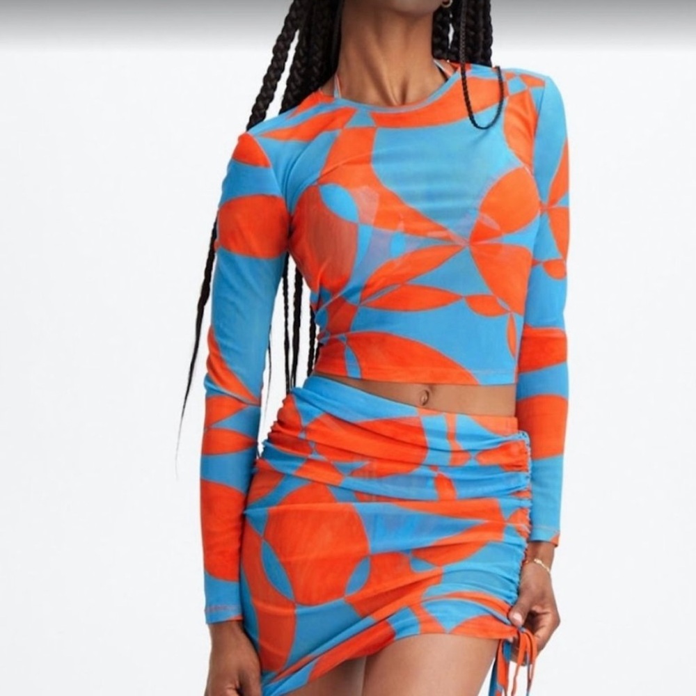 Fabletics Swimsuit with mesh top and mini skirt cover ups 3piece set size M.